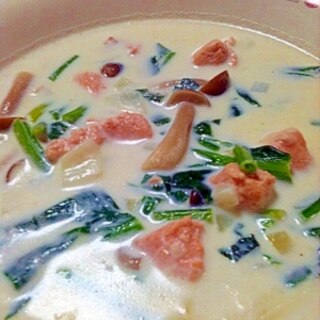 鮭とほうれん草の牛乳スープ